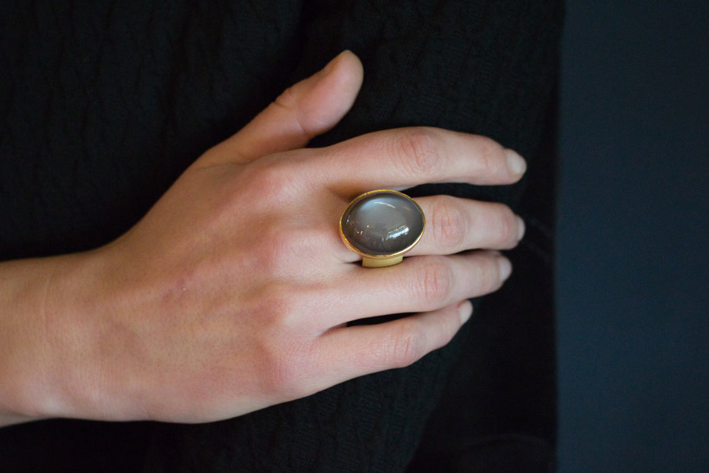 Ring Mondstein - Goldschmiedekunst Hein