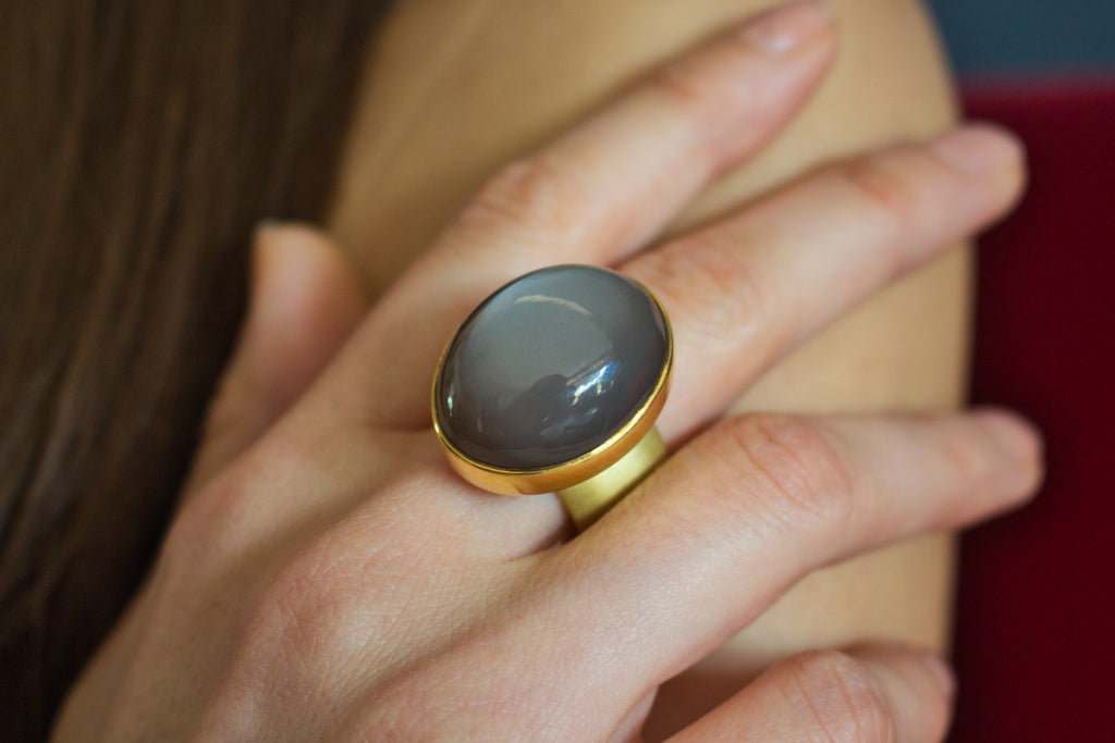 Ring Mondstein - Goldschmiedekunst Hein