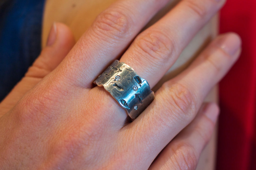 Lava Ring mit Brillanten - Goldschmiedekunst Hein
